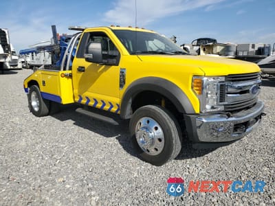 Czwarte zdjęcie samochodu z boku: 2017 FORD F450 SUPER DUTY VIN:1FDUF4GT7HEC48215 - miniatura
