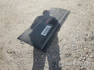 Czwarte zdjęcie samochodu z boku: 2018 GMC SIERRA C1500 DENALI VIN:3GTP1PEC6JG526234 - miniatura