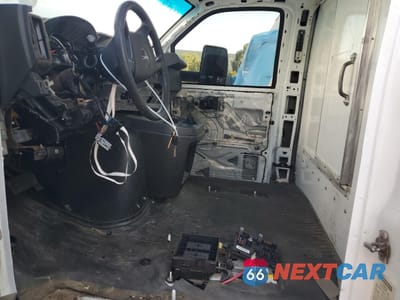 Zdjęcie 7 z 13 samochodu: 2015 GMC SAVANA CUTAWAY G3500 VIN:1GD374CL5F1121529 - miniatura