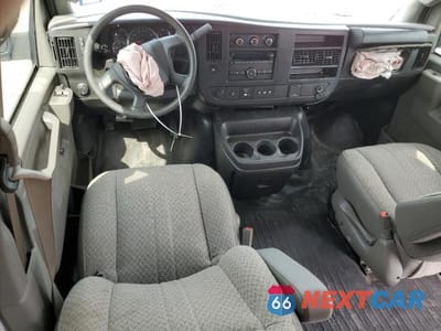 Zdjęcie 8 z 13 samochodu: 2024 GMC SAVANA G2500 VIN:1GTW7AFP2R1159853 - miniatura