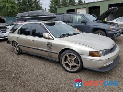 Czwarte zdjęcie samochodu z boku: 1994 HONDA ACCORD LX VIN:1HGCE1728RA010361 - miniatura