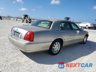 Piąte zdjęcie samochodu w środku: 2009 LINCOLN TOWN CAR SIGNATURE LIMITED VIN:2LNHM82V29X602293 - miniatura