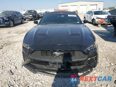 Piąte zdjęcie samochodu w środku: 2018 FORD MUSTANG VIN:1FATP8UH8J5110103 - miniatura