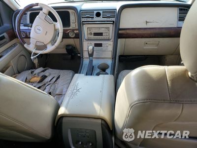 Zdjęcie 8 z 12 samochodu: 2003 LINCOLN NAVIGATOR VIN:5LMFU28RX3LJ32286 - miniatura