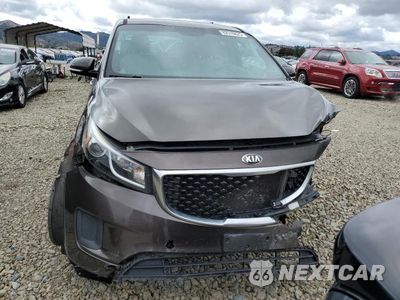 Piąte zdjęcie samochodu w środku: 2017 KIA SEDONA LX VIN:KNDMB5C12H6222173 - miniatura