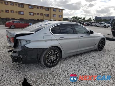 Trzecie zdjęcie samochodu z tyłu: 2019 BMW 530E VIN:WBAJA9C54KB399156 - miniatura