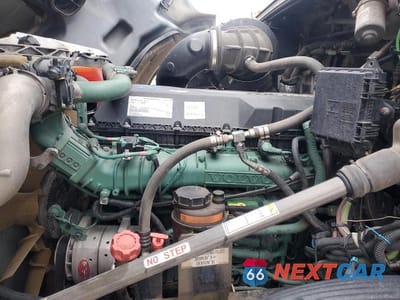 Zdjęcie 7 z 10 samochodu: 2019 VOLVO VNL SEMI TRUCK VIN:4V4NC9EJ8KN200671 - miniatura