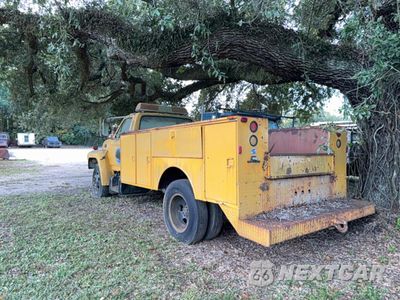 Trzecie zdjęcie samochodu z tyłu: 1986 FORD F600 VIN:1FDNF60HXGVA09567 - miniatura