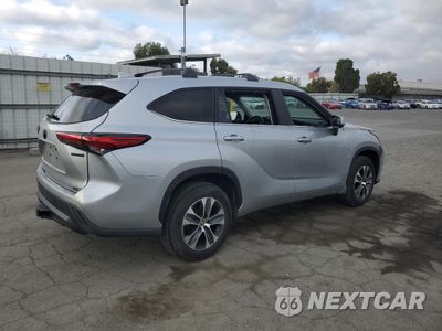 Trzecie zdjęcie samochodu z tyłu: 2023 TOYOTA HIGHLANDER HYBRID XLE VIN:5TDKARAH9PS526455 - miniatura