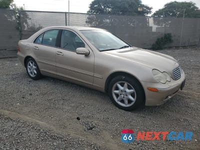 Czwarte zdjęcie samochodu z boku: 2003 MERCEDES-BENZ C 320 4MATIC VIN:WDBRF84J23F340354 - miniatura