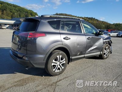 Trzecie zdjęcie samochodu z tyłu: 2017 TOYOTA RAV4 LE VIN:JTMBFREV3HJ130036 - miniatura