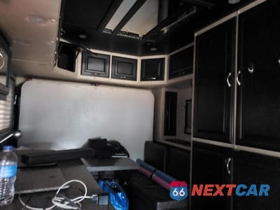 Zdjęcie 6 z 10 samochodu: 2019 VOLVO VNL SEMI TRUCK VIN:4V4NC9EJ8KN200671 - miniatura