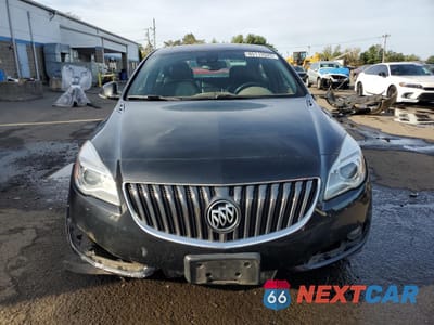 Piąte zdjęcie samochodu w środku: 2016 BUICK REGAL PREMIUM VIN:2G4GT5GX8G9204787 - miniatura