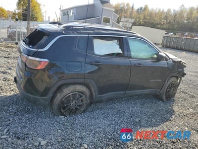 Trzecie zdjęcie samochodu z tyłu: 2023 JEEP COMPASS LATITUDE VIN:3C4NJDBN4PT532738 - miniatura
