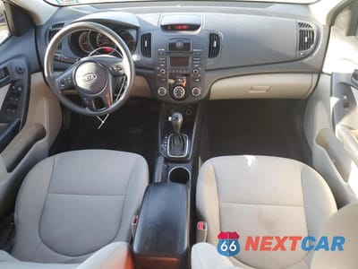 Zdjęcie 8 z 12 samochodu: 2012 KIA FORTE EX VIN:KNAFU4A28C5496577 - miniatura