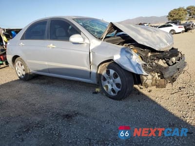 Czwarte zdjęcie samochodu z boku: 2004 KIA SPECTRA LX VIN:KNAFE121145031089 - miniatura