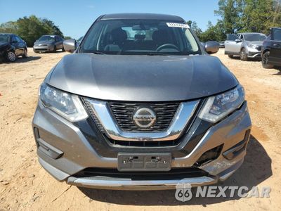 Piąte zdjęcie samochodu w środku: 2018 NISSAN ROGUE S VIN:KNMAT2MV3JP556910 - miniatura