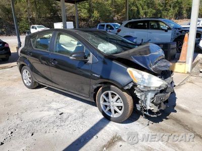 Czwarte zdjęcie samochodu z boku: 2013 TOYOTA PRIUS C VIN:JTDKDTB36D1542029 - miniatura