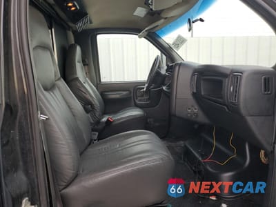 Piąte zdjęcie samochodu w środku: 2007 GMC C5500 C5V042 VIN:1GDE5V1987F422313 - miniatura