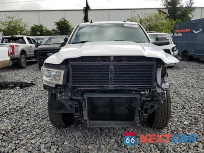 Piąte zdjęcie samochodu w środku: 2021 RAM 2500 BIG HORN CREW C VIN:3C6UR5DL8MG627661 - miniatura