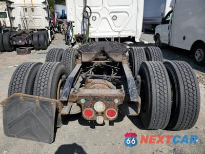 Zdjęcie 6 z 10 samochodu: 2019 FREIGHTLINER CASCADIA 126 SEMI TRUCK VIN:3AKJHHDR7KSKN2329 - miniatura