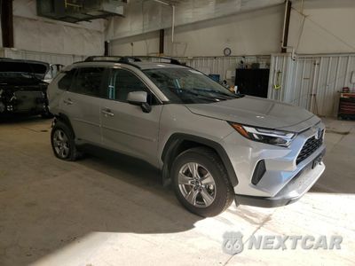 Czwarte zdjęcie samochodu z boku: 2024 TOYOTA RAV4 XLE VIN:2T3RWRFV9RW232599 - miniatura
