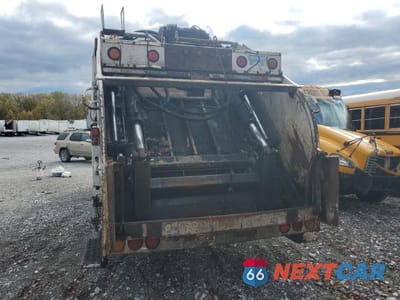 Zdjęcie 6 z 14 samochodu: 2004 FREIGHTLINER M2 106 MED - Refuse Truck VIN:1FVACYDC04DN24850 - miniatura