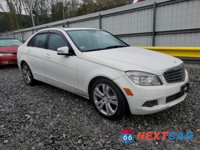 Czwarte zdjęcie samochodu z boku: 2011 MERCEDES-BENZ C 300 4MATIC VIN:WDDGF8BB2BR140873 - miniatura