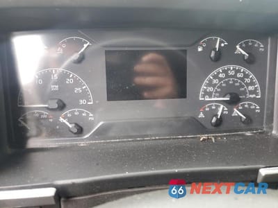 Zdjęcie 8 z 10 samochodu: 2019 VOLVO VNL SEMI TRUCK VIN:4V4NC9EJ8KN200671 - miniatura