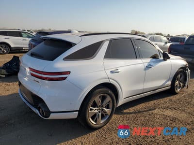 Trzecie zdjęcie samochodu z tyłu: 2022 GENESIS GV70 BASE VIN:KMUMCDTC6NU041686 - miniatura