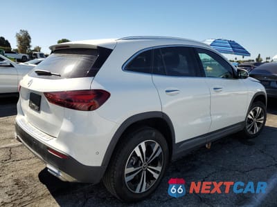 Trzecie zdjęcie samochodu z tyłu: 2025 MERCEDES-BENZ GLA 250 VIN:W1N4N4GB4SJ660114 - miniatura