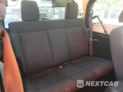 Zdjęcie 10 z 12 samochodu: 2011 JEEP WRANGLER SAHARA VIN:1J4GA5D16BL550388 - miniatura