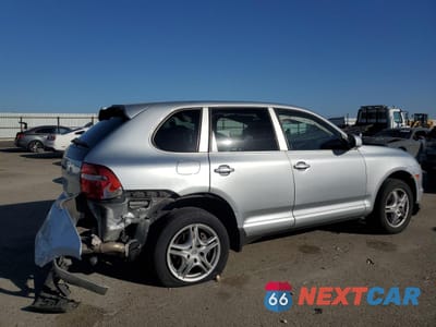 Trzecie zdjęcie samochodu z tyłu: 2010 PORSCHE CAYENNE VIN:WP1AA2AP2ALA12271 - miniatura