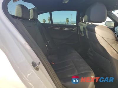 Zdjęcie 10 z 12 samochodu: 2019 BMW 530E VIN:WBAJA9C55KB388568 - miniatura