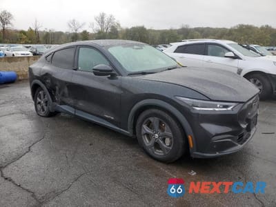 Czwarte zdjęcie samochodu z boku: 2022 FORD MUSTANG MACH-E SELECT VIN:3FMTK1SS1NMA18146 - miniatura