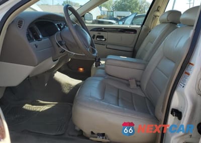 Zdjęcie 7 z 12 samochodu: 2000 LINCOLN TOWN CAR SIGNATURE VIN:1LNHM82W8YY878050 - miniatura