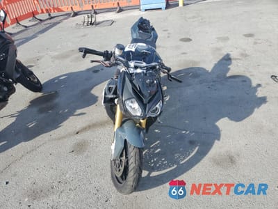 Drugie zdjęcie samochodu z przodu: 2018 BMW S 1000 R VIN:WB10D6208JZ762183 - miniatura