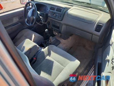 Zdjęcie 8 z 14 samochodu: 2000 NISSAN FRONTIER KING CAB XE VIN:1N6DD26SXYC328592 - miniatura