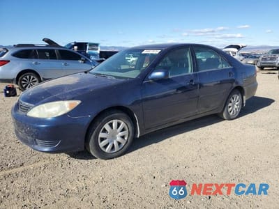 2005 TOYOTA CAMRY LE 4T1BE32K95U010192 - główne zdjęcie licytacji z USA - miniatura