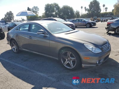 Czwarte zdjęcie samochodu z boku: 2008 MERCEDES-BENZ CLS 550 VIN:WDDDJ72XX8A121762 - miniatura