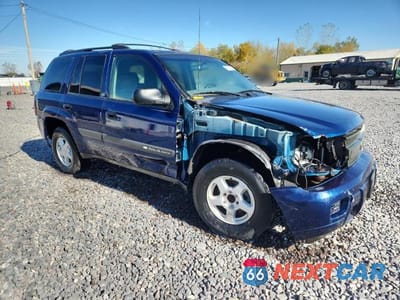 Czwarte zdjęcie samochodu z boku: 2003 CHEVROLET TRAILBLAZER VIN:1GNDS13S832352418 - miniatura
