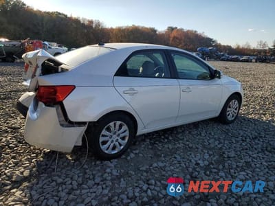 Trzecie zdjęcie samochodu z tyłu: 2012 KIA FORTE EX VIN:KNAFU4A28C5496577 - miniatura