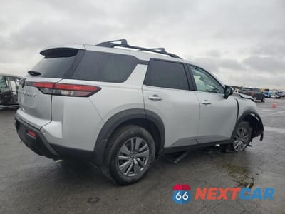 Trzecie zdjęcie samochodu z tyłu: 2025 NISSAN PATHFINDER SV VIN:5N1DR3BA2SC296814 - miniatura