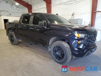 Czwarte zdjęcie samochodu z boku: 2022 CHEVROLET SILVERADO K1500 CUSTOM VIN:1GCPDBEK8NZ594994 - miniatura