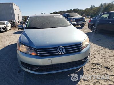 Piąte zdjęcie samochodu w środku: 2013 VOLKSWAGEN PASSAT S VIN:1VWAH7A3XDC090127 - miniatura