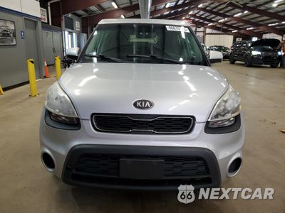 Piąte zdjęcie samochodu w środku: 2013 KIA SOUL VIN:KNDJT2A5XD7754778 - miniatura