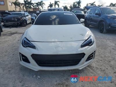 Piąte zdjęcie samochodu w środku: 2017 SUBARU BRZ 2.0 LIMITED VIN:JF1ZCAC13H9606222 - miniatura