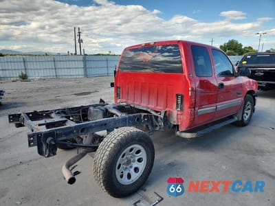 Trzecie zdjęcie samochodu z tyłu: 2002 CHEVROLET SILVERADO K1500 VIN:2GCEK19T021200032 - miniatura