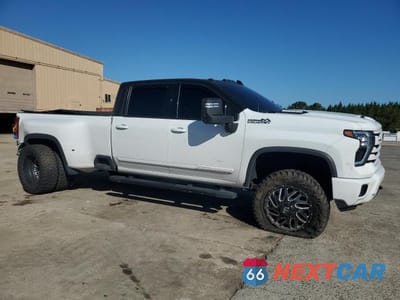 Czwarte zdjęcie samochodu z boku: 2024 CHEVROLET SILVERADO K3500 HIGH COUNTRY VIN:1GC4YVEY0RF110806 - miniatura