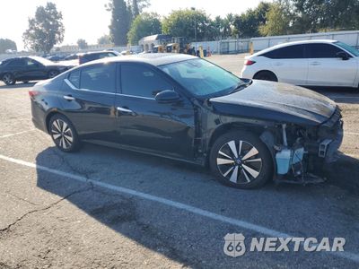 Czwarte zdjęcie samochodu z boku: 2020 NISSAN ALTIMA SV VIN:1N4BL4DV6LC152239 - miniatura